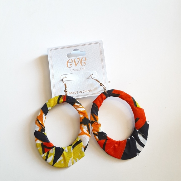 Eve Collection Dangle Earrings - Picture 5 of 7